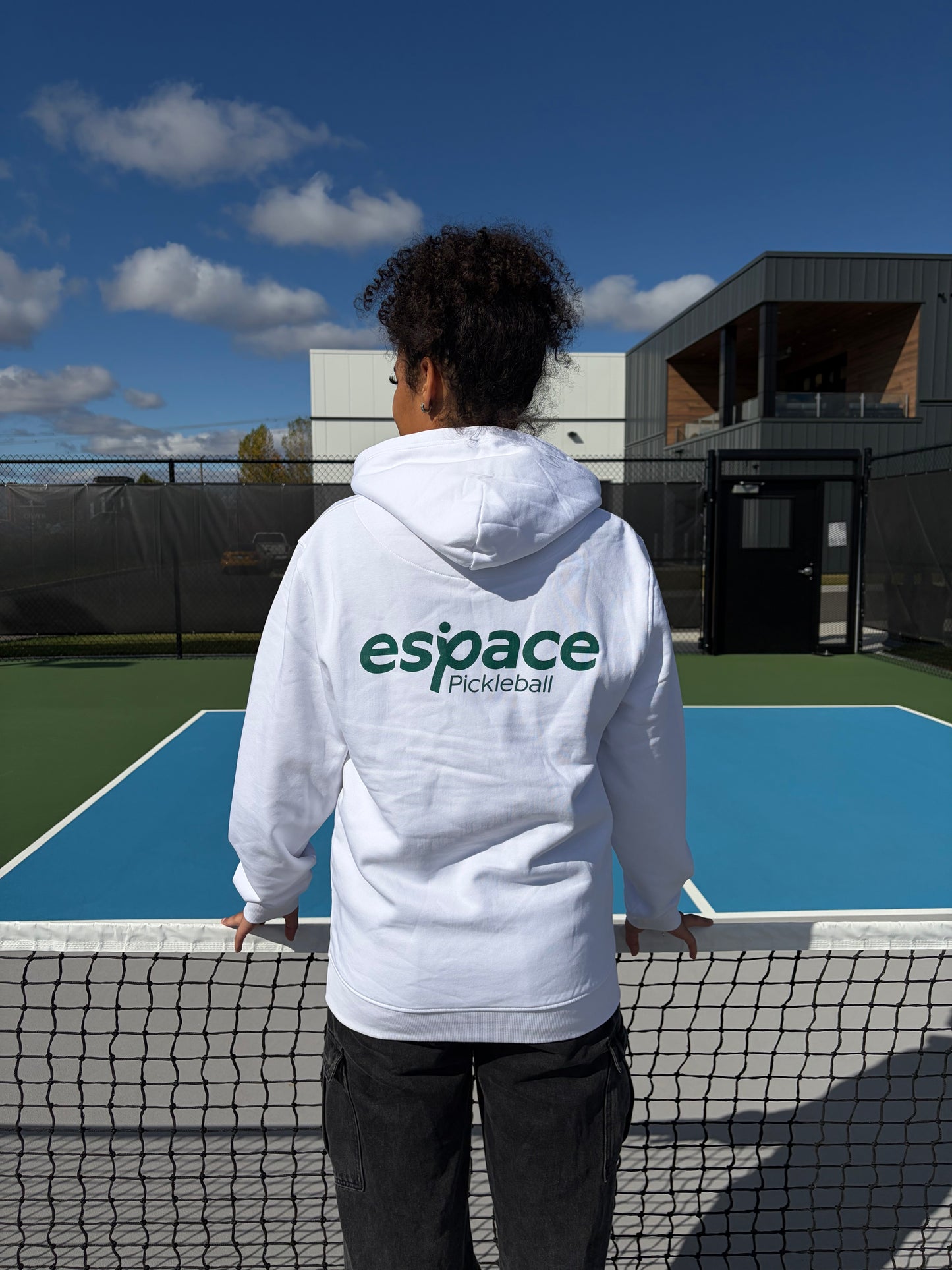 Chandail à capuchon unisexe Espace Pickleball – Blanc classique