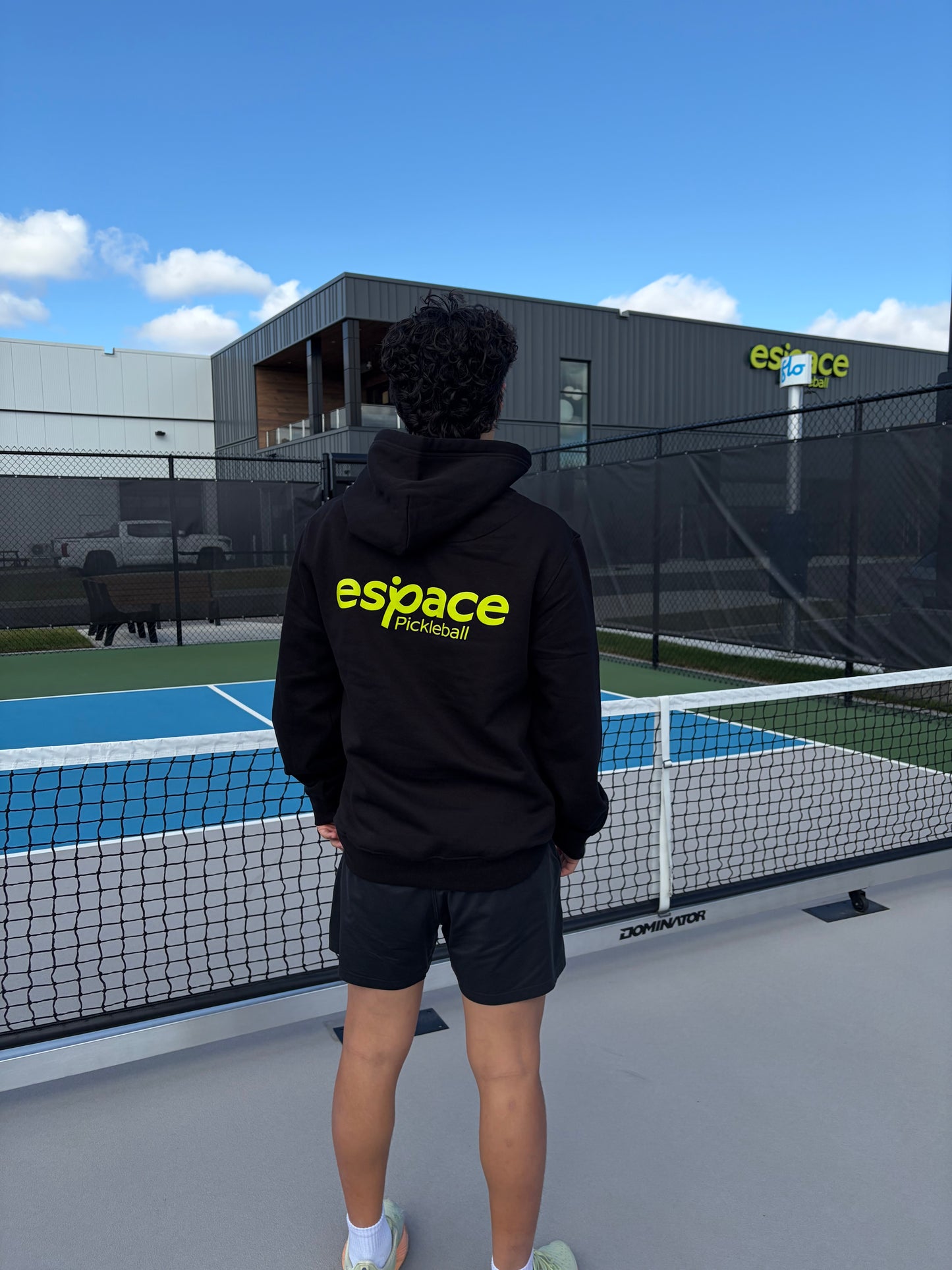 Chandail à capuchon unisexe Espace Pickleball – Noir classique